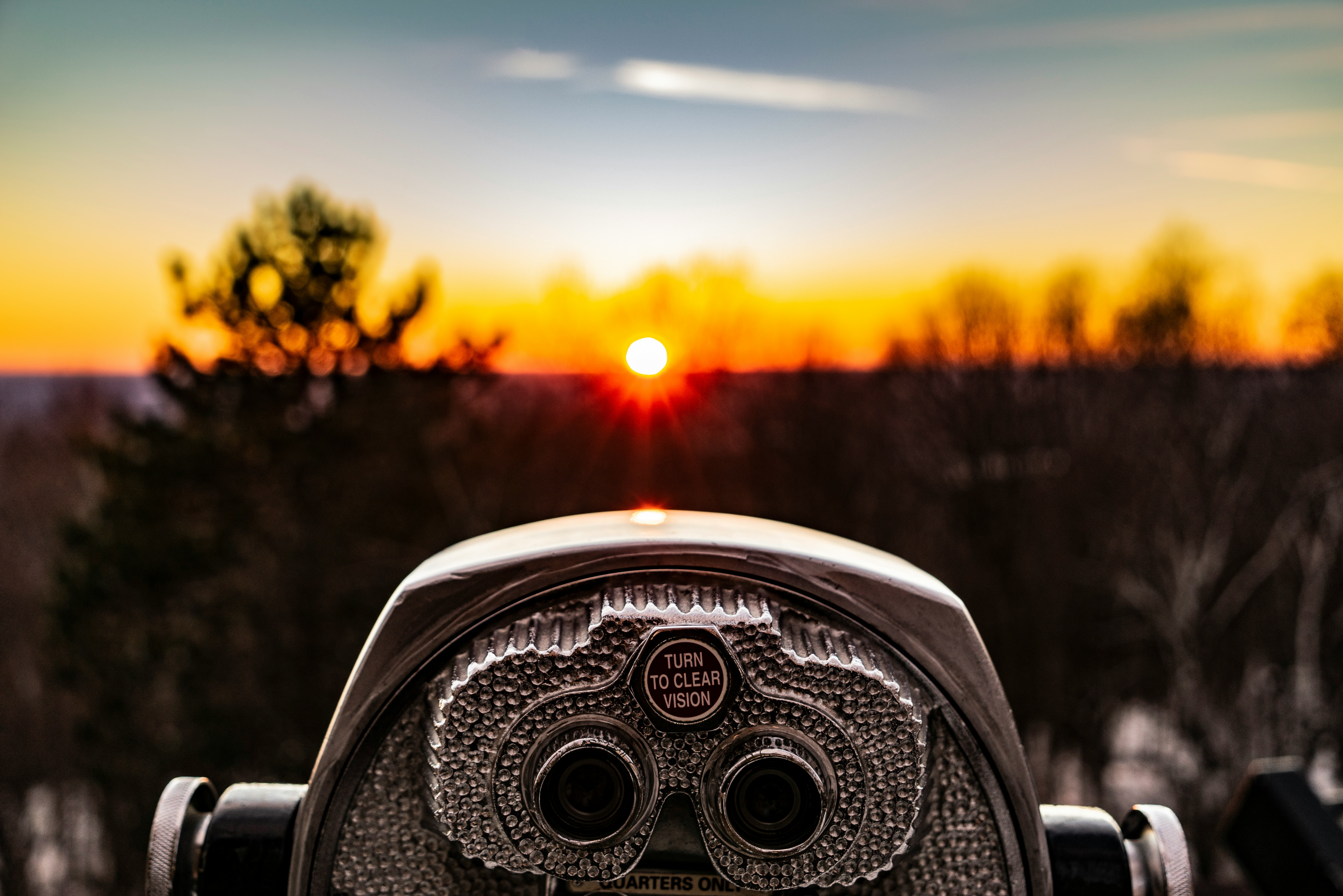 Fernglas Sicht auf Sonnenuntergang.